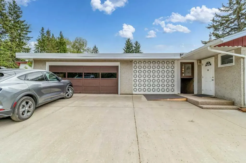 3515 43a Avenue Red Deer AB T4N 3E9