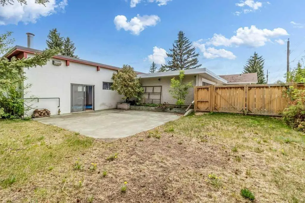 3515 43a Avenue Red Deer AB T4N 3E9