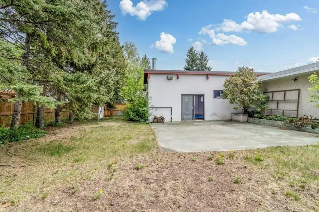 3515 43a Avenue Red Deer AB T4N 3E9