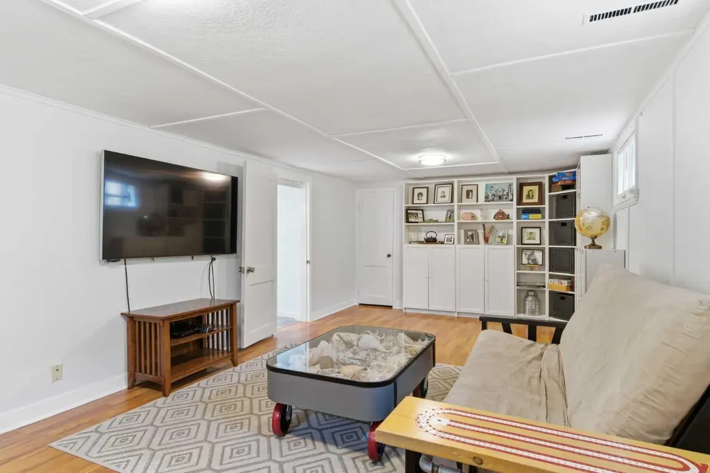 1945 Mountview Crescent NE Calgary AB T2E 5N4