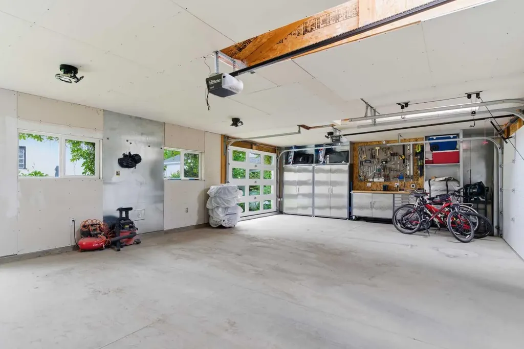 1945 Mountview Crescent NE Calgary AB T2E 5N4
