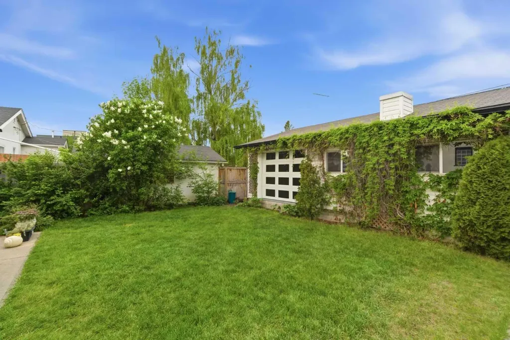1945 Mountview Crescent NE Calgary AB T2E 5N4