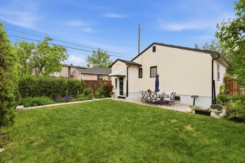 1945 Mountview Crescent NE Calgary AB T2E 5N4
