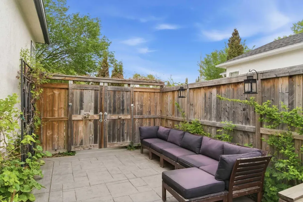 1945 Mountview Crescent NE Calgary AB T2E 5N4