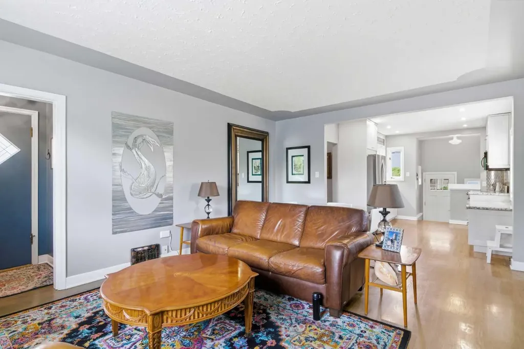 1945 Mountview Crescent NE Calgary AB T2E 5N4