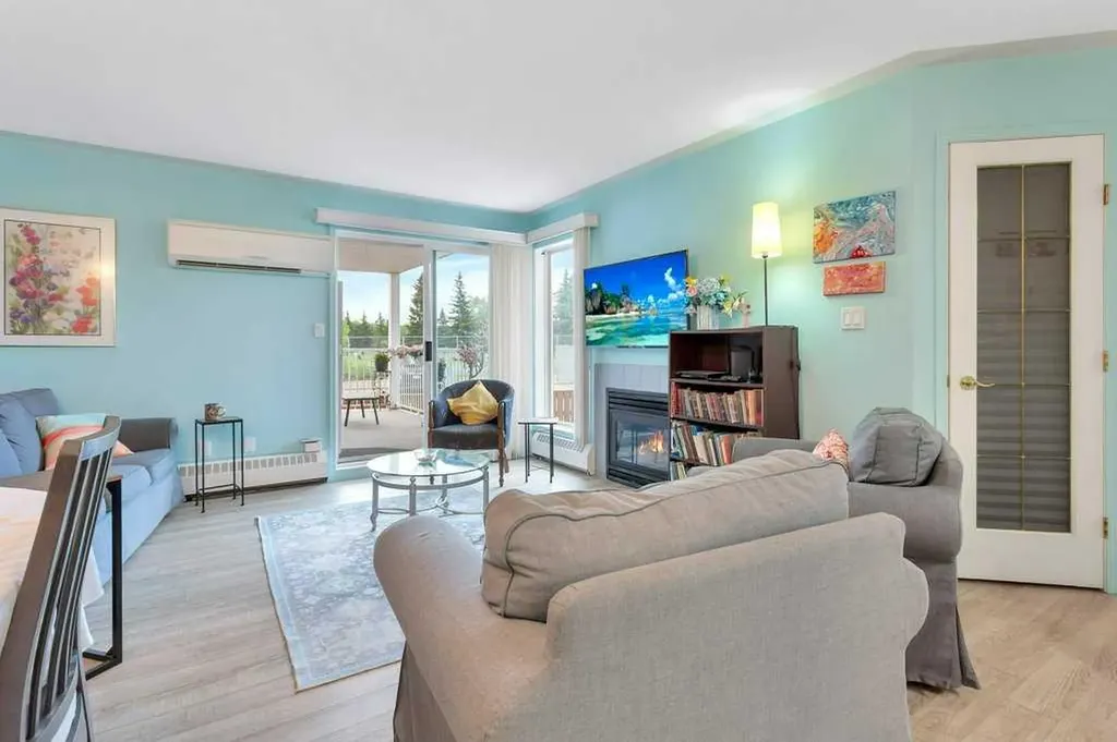 5435 Lakeshore Drive Sylvan Lake AB T4S1E8