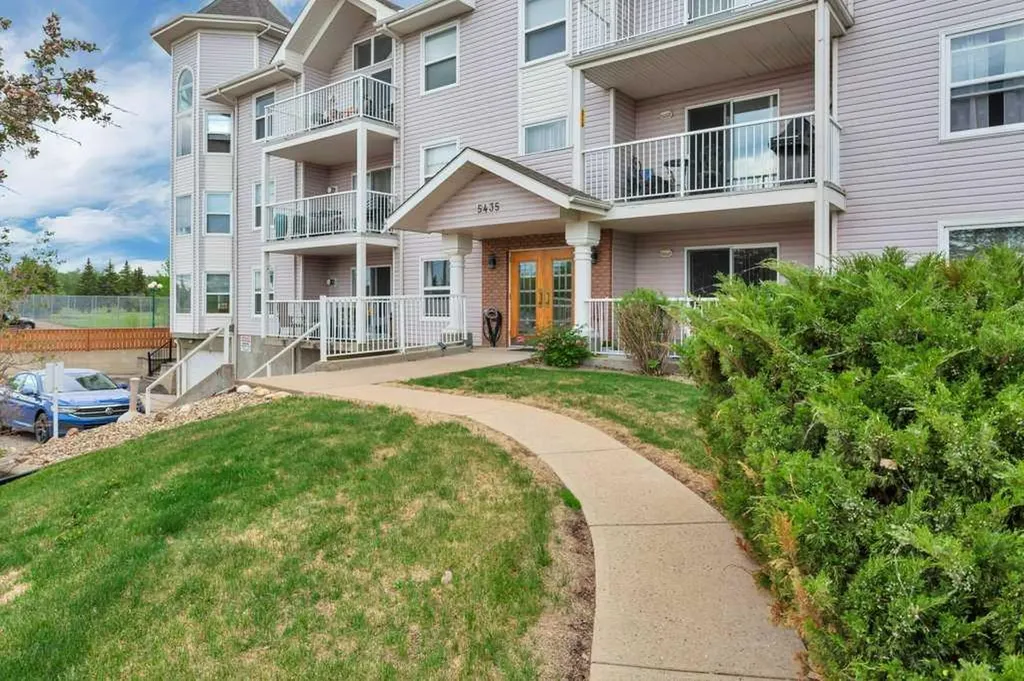 5435 Lakeshore Drive Sylvan Lake AB T4S1E8