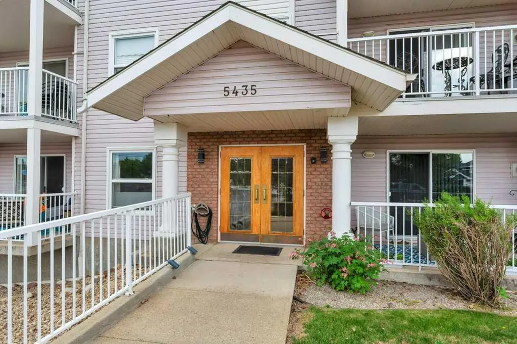 5435 Lakeshore Drive Sylvan Lake AB T4S1E8