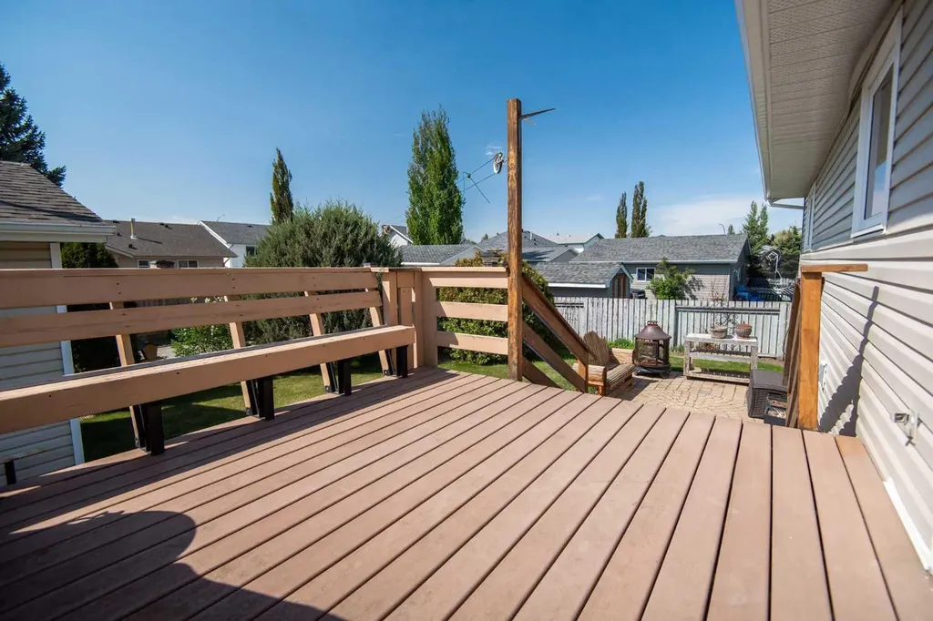 4318 60 Avenue Innisfail AB T4G 1L2