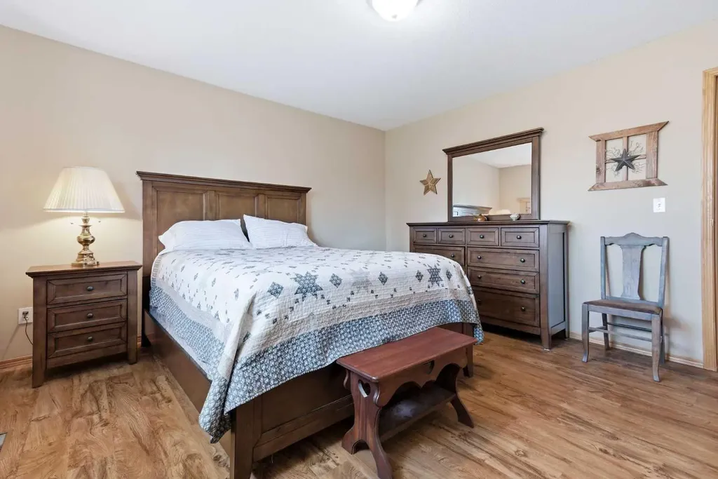 4318 60 Avenue Innisfail AB T4G 1L2
