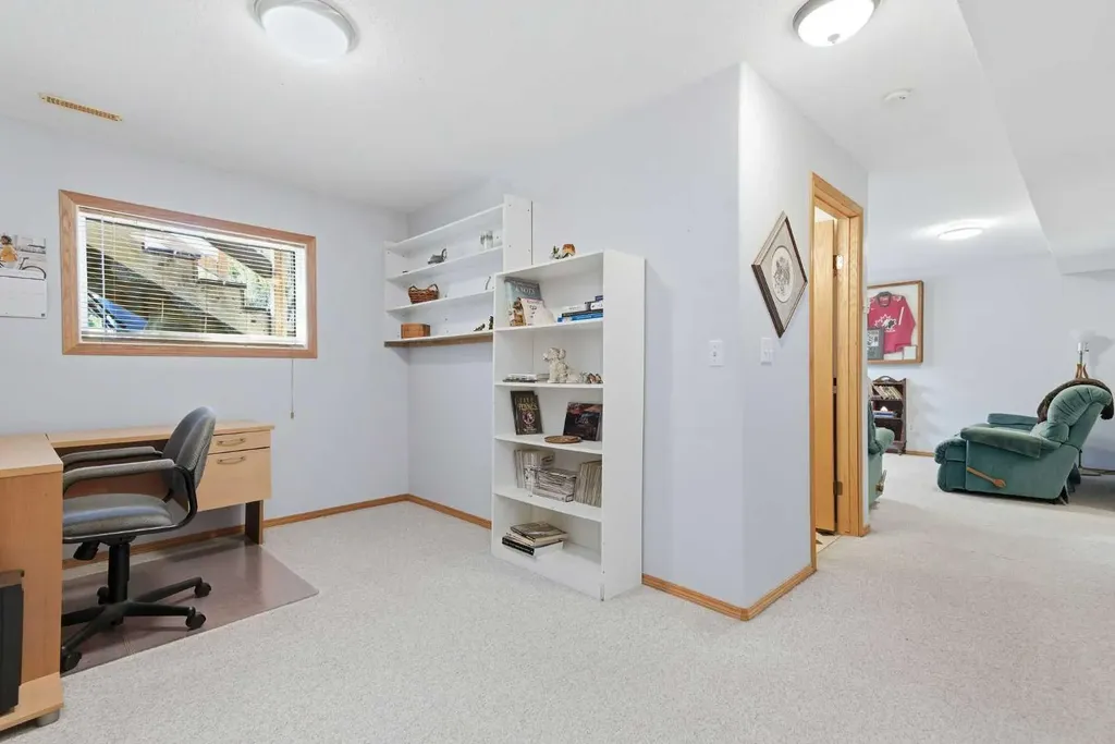 4318 60 Avenue Innisfail AB T4G 1L2