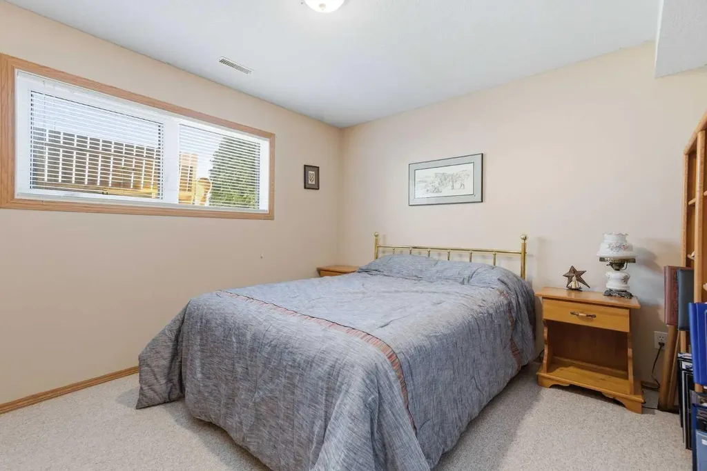4318 60 Avenue Innisfail AB T4G 1L2