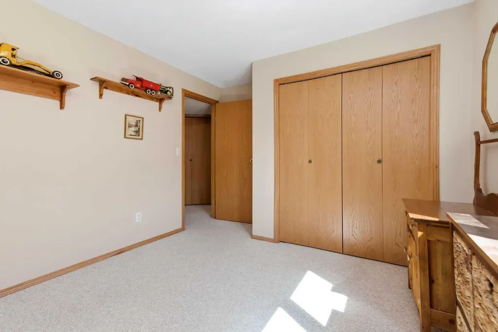 4318 60 Avenue Innisfail AB T4G 1L2