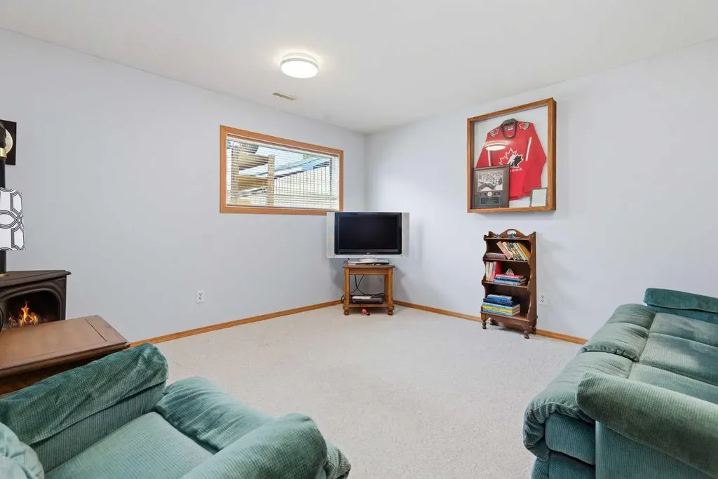 4318 60 Avenue Innisfail AB T4G 1L2