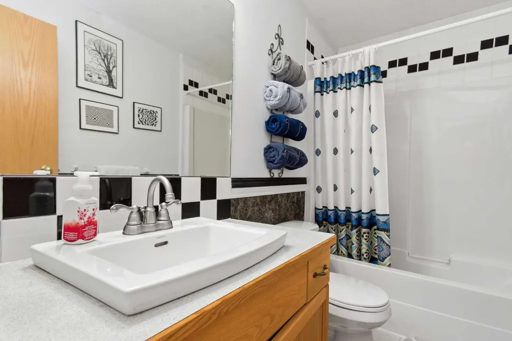 4318 60 Avenue Innisfail AB T4G 1L2
