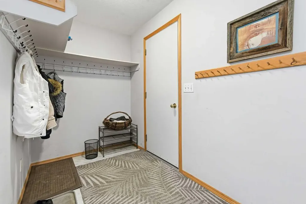 4318 60 Avenue Innisfail AB T4G 1L2