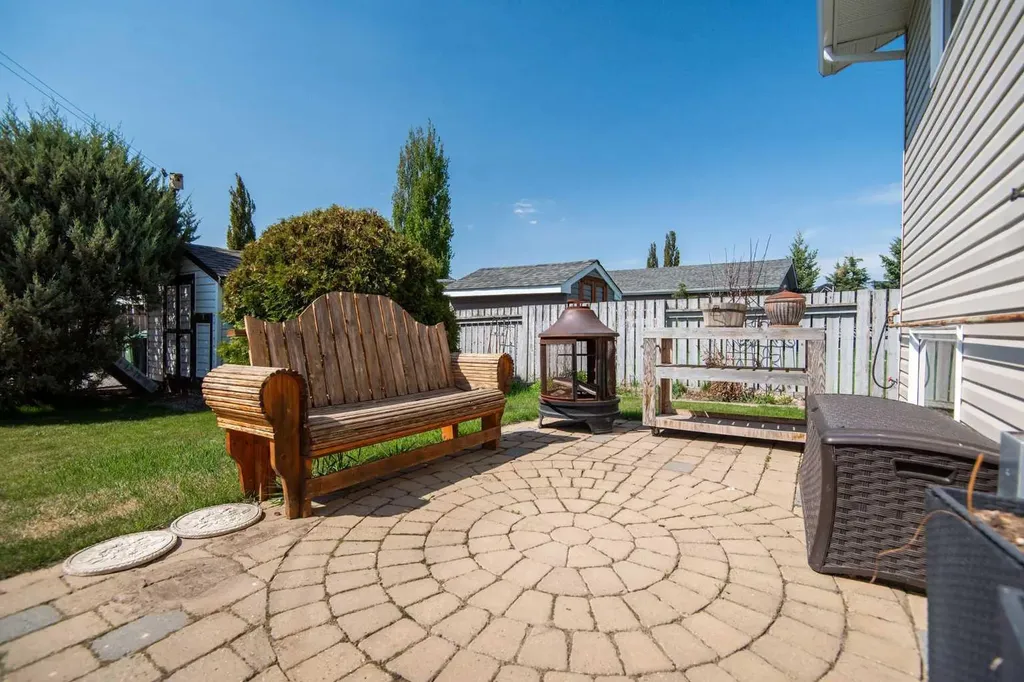 4318 60 Avenue Innisfail AB T4G 1L2
