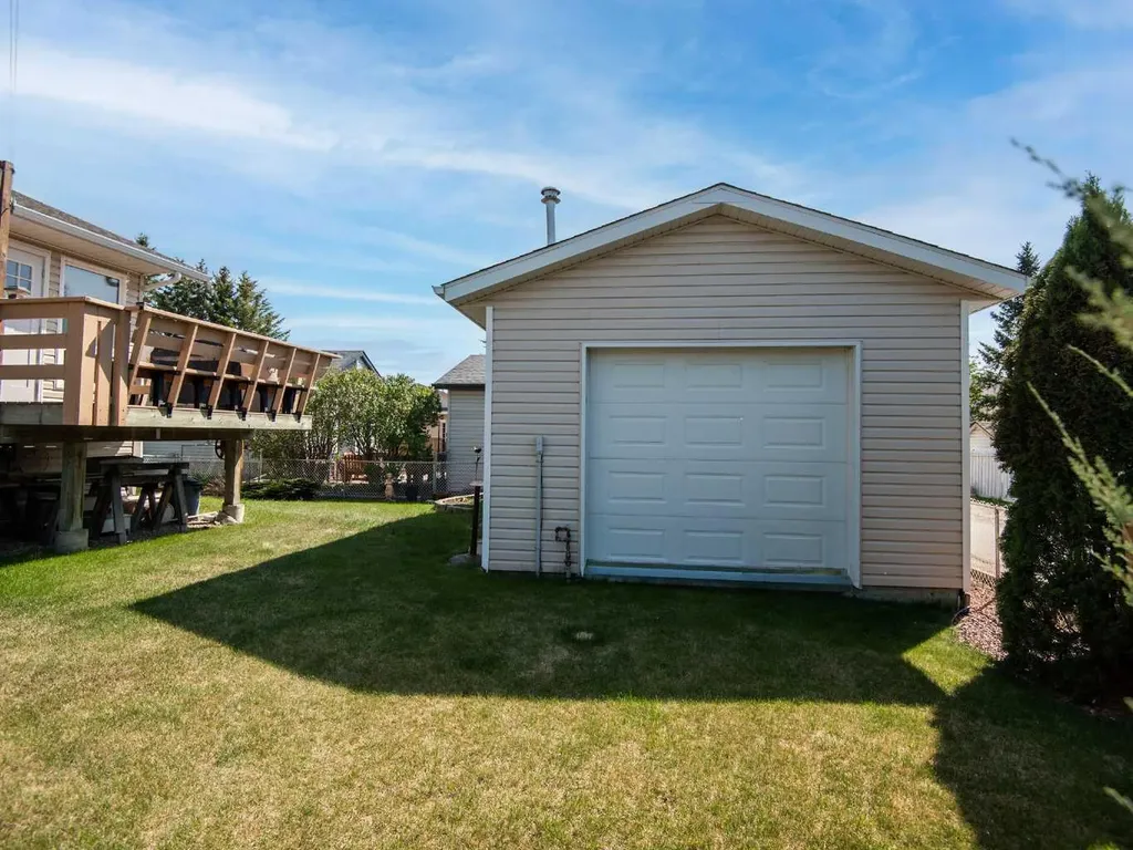 4318 60 Avenue Innisfail AB T4G 1L2