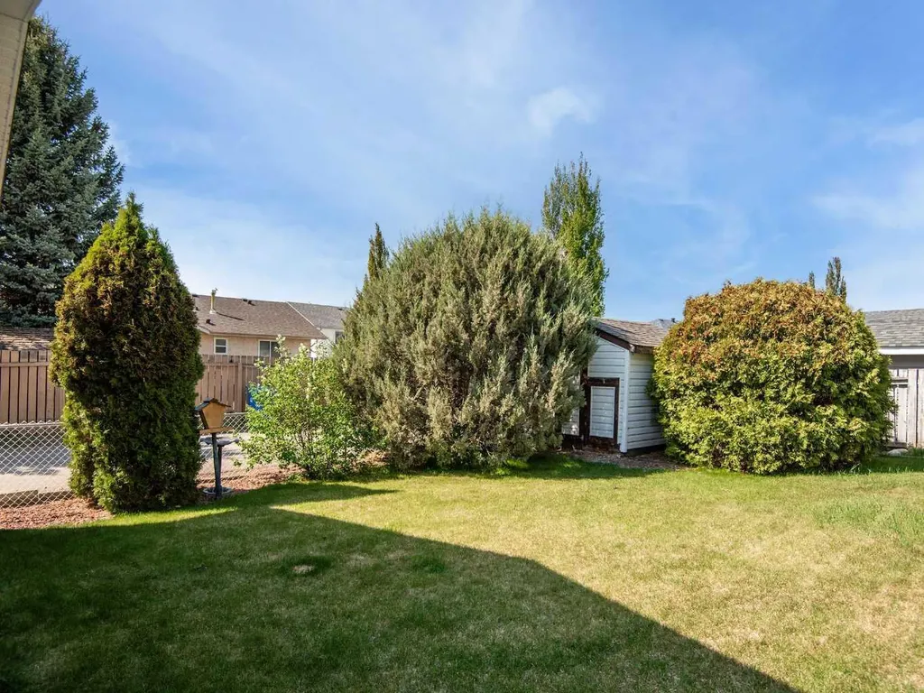 4318 60 Avenue Innisfail AB T4G 1L2