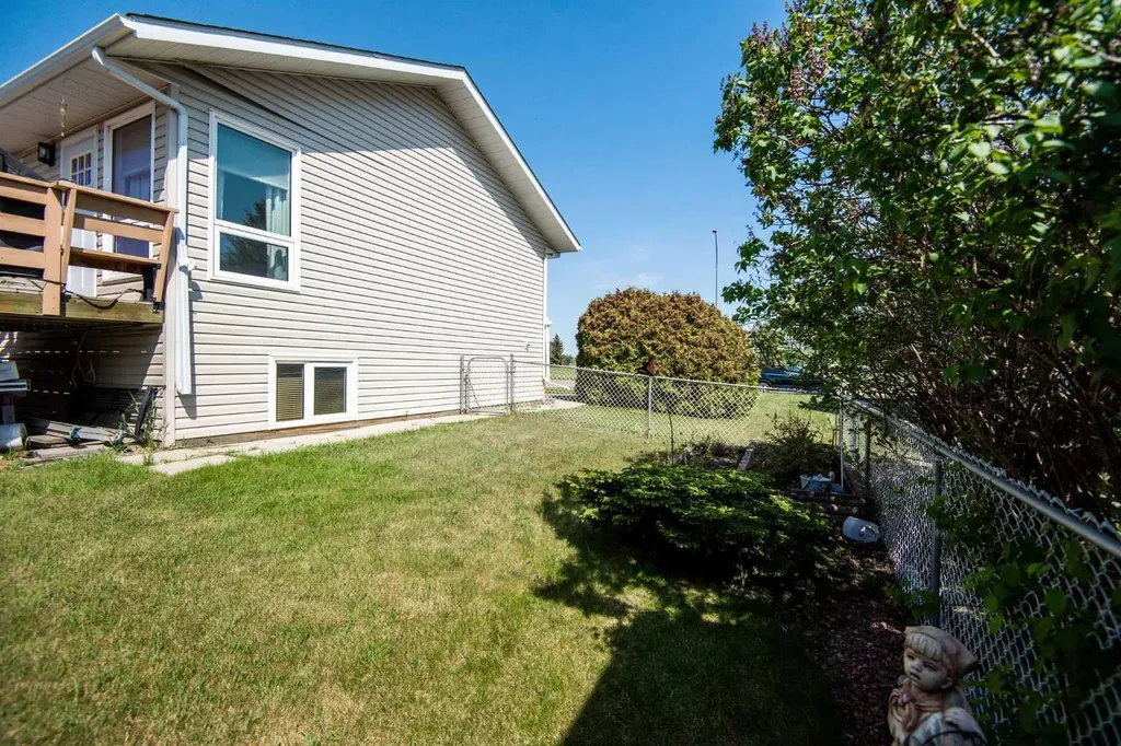 4318 60 Avenue Innisfail AB T4G 1L2