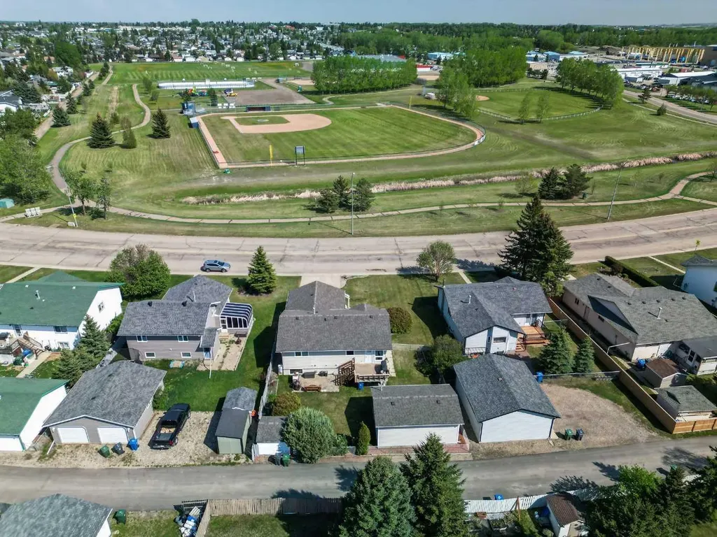 4318 60 Avenue Innisfail AB T4G 1L2