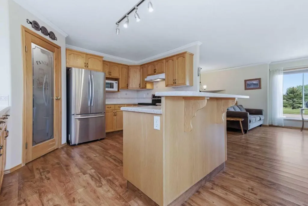 4318 60 Avenue Innisfail AB T4G 1L2