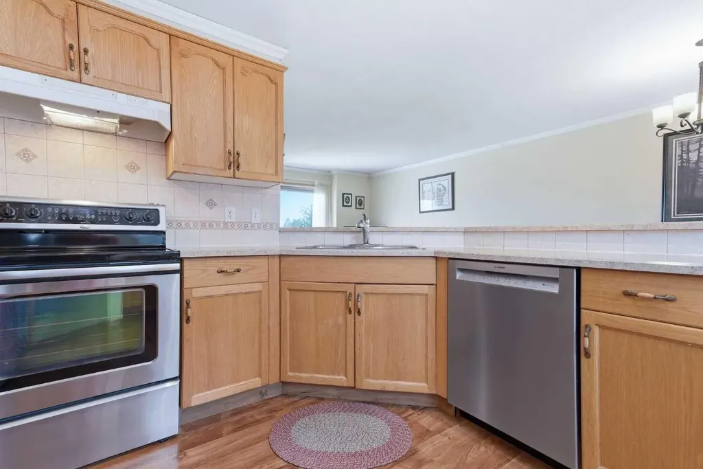 4318 60 Avenue Innisfail AB T4G 1L2