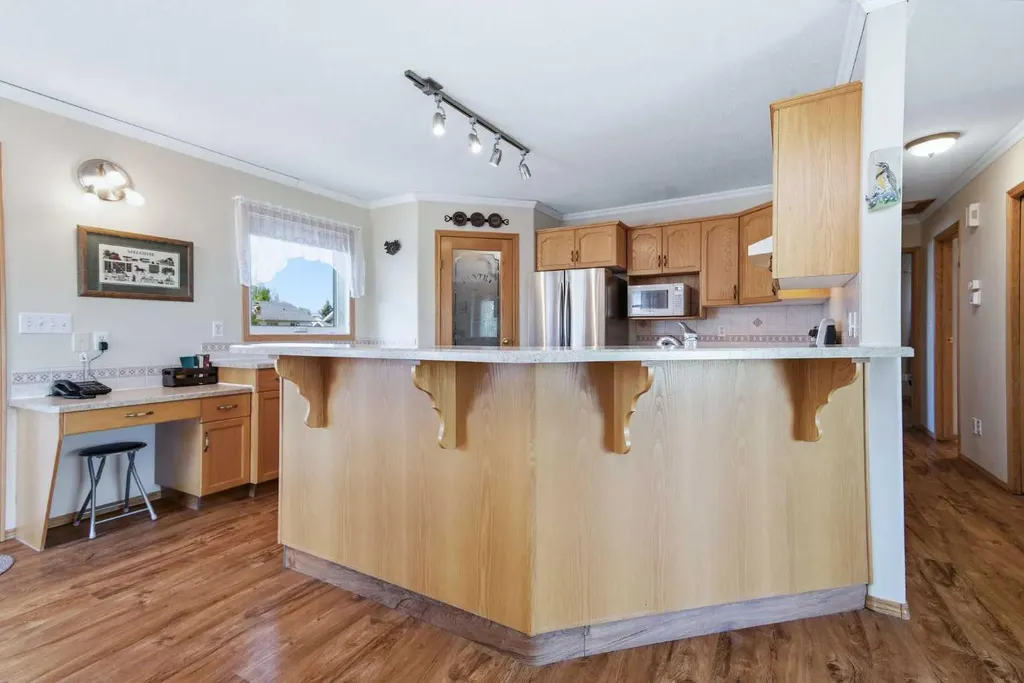 4318 60 Avenue Innisfail AB T4G 1L2