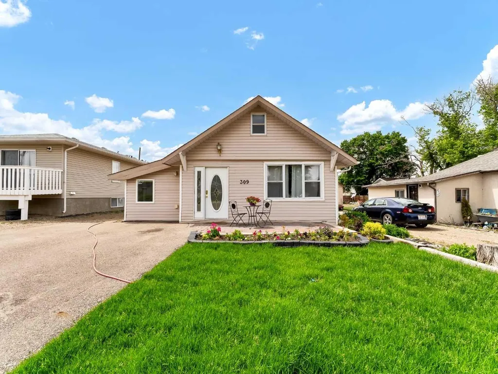 309 1 Street NW Redcliff AB T0J 2P2