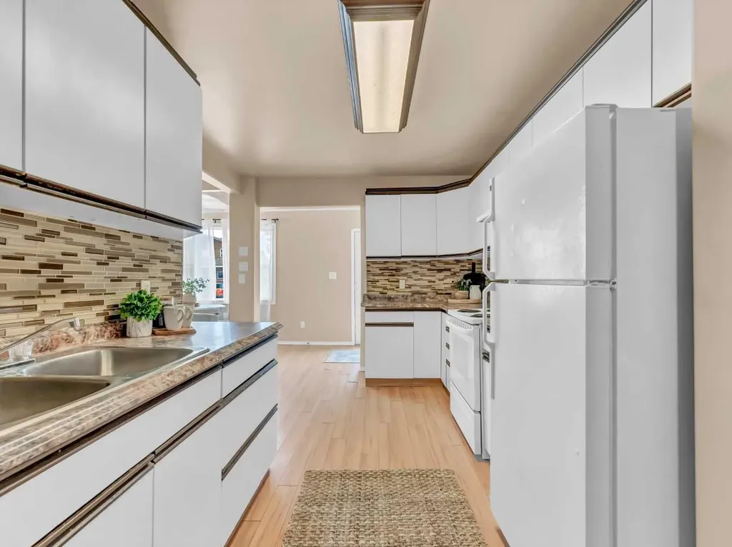 309 1 Street NW Redcliff AB T0J 2P2