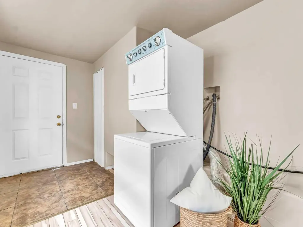 309 1 Street NW Redcliff AB T0J 2P2