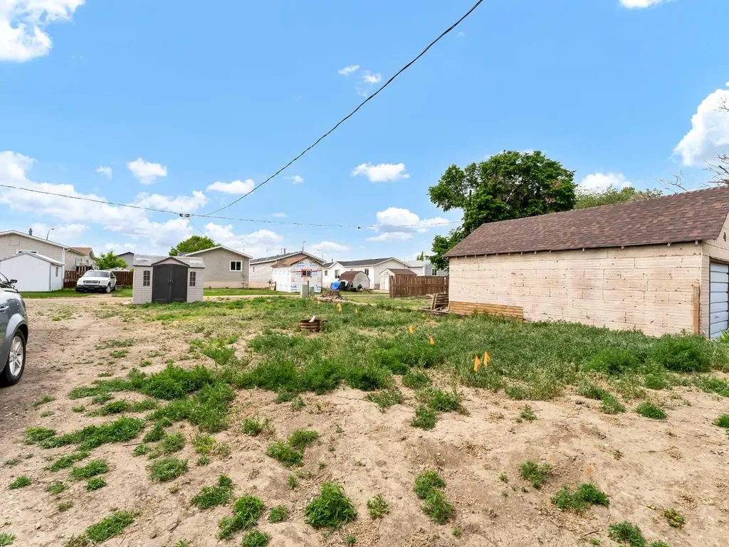 309 1 Street NW Redcliff AB T0J 2P2
