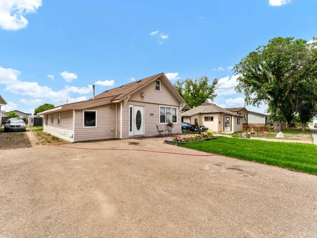 309 1 Street NW Redcliff AB T0J 2P2