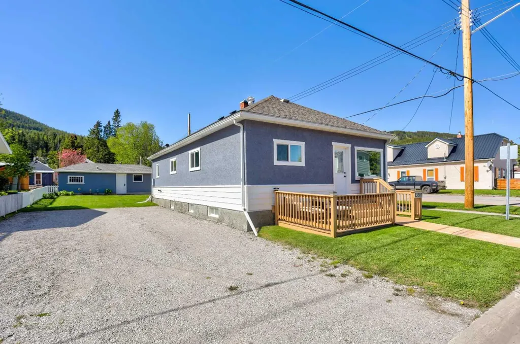 13302 17 Avenue Blairmore AB T0K 0E0