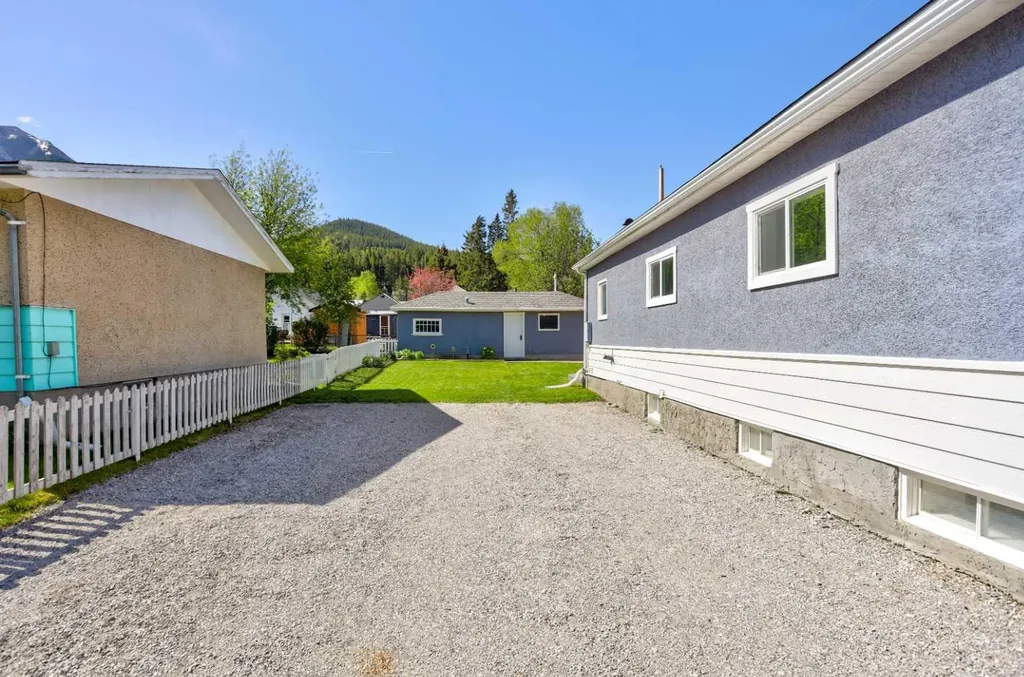 13302 17 Avenue Blairmore AB T0K 0E0