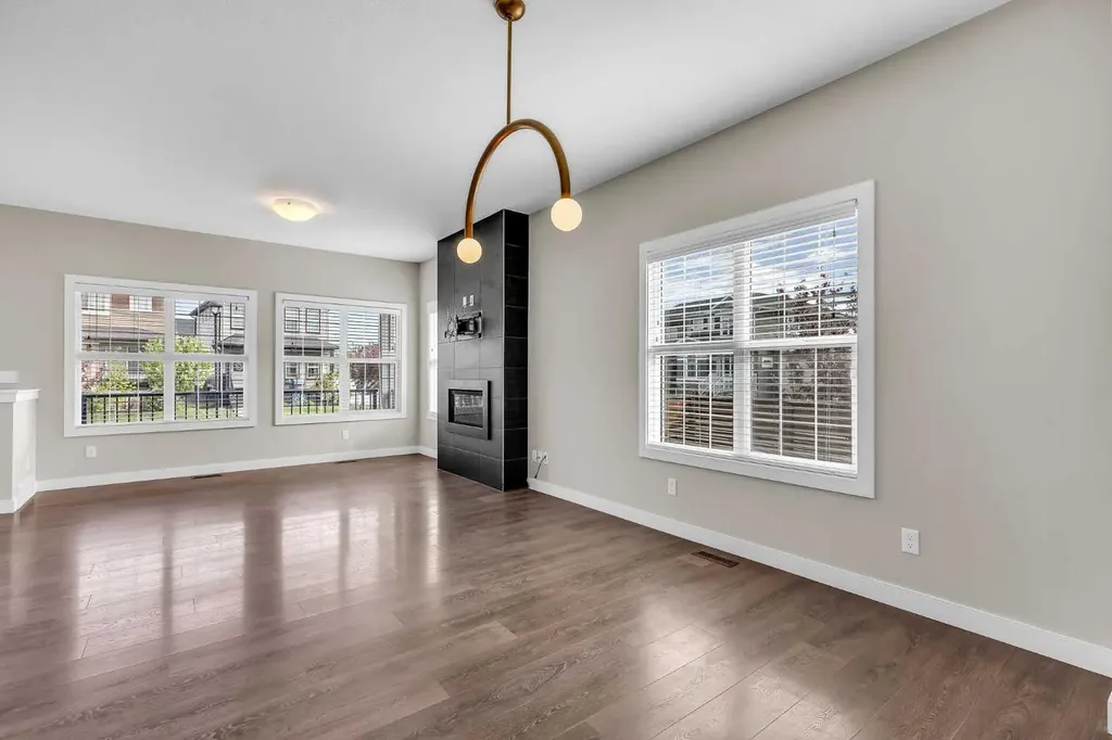 103 Ravensmoor Manor SE Airdrie AB T4A 0V8