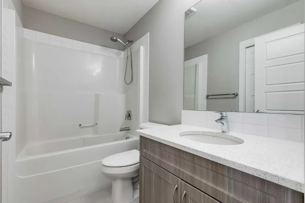 103 Ravensmoor Manor SE Airdrie AB T4A 0V8