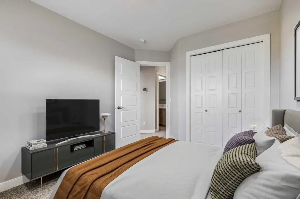 103 Ravensmoor Manor SE Airdrie AB T4A 0V8