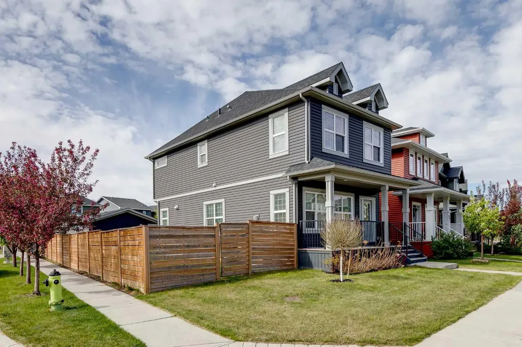 103 Ravensmoor Manor SE Airdrie AB T4A 0V8
