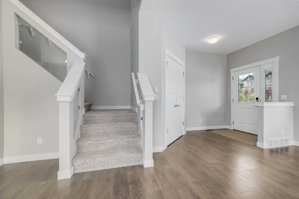 103 Ravensmoor Manor SE Airdrie AB T4A 0V8