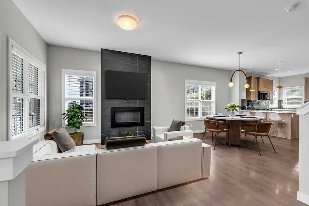103 Ravensmoor Manor SE Airdrie AB T4A 0V8