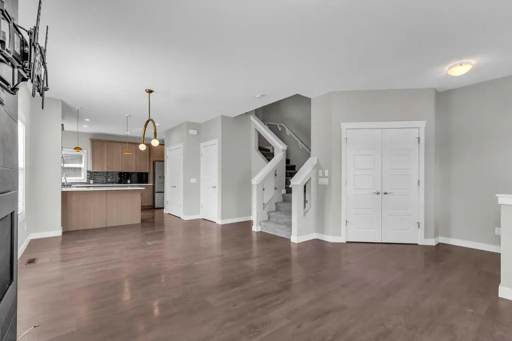 103 Ravensmoor Manor SE Airdrie AB T4A 0V8
