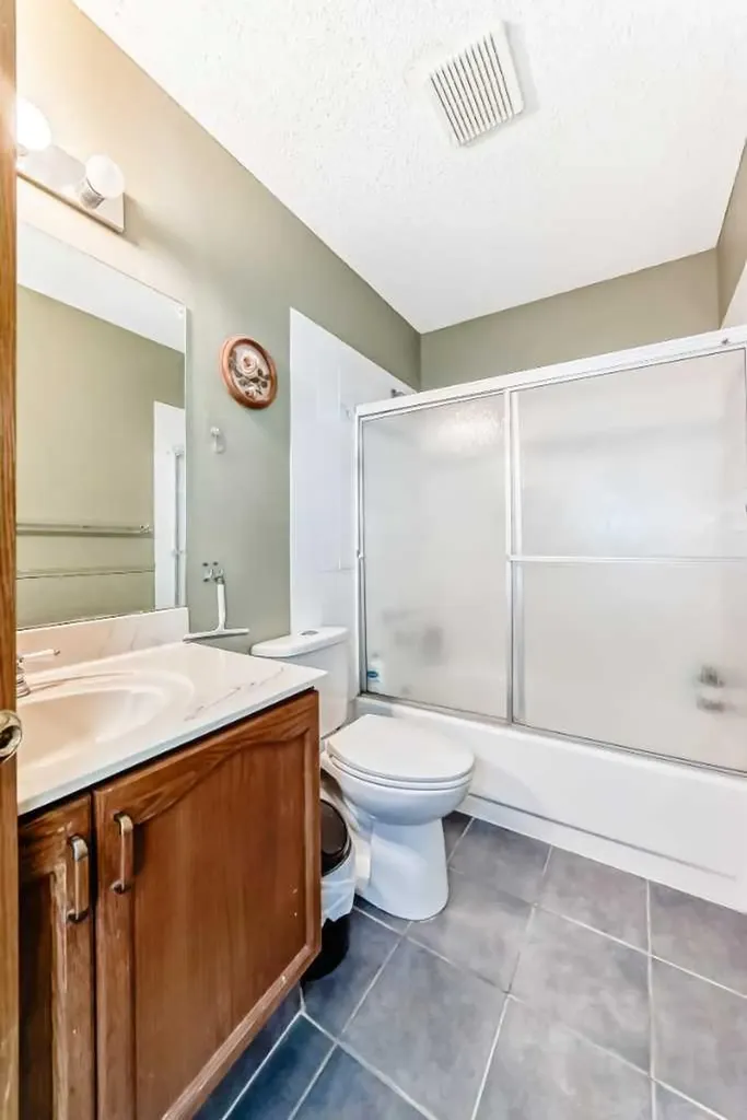 49 Applewood Court SE Calgary AB T2A 7P7