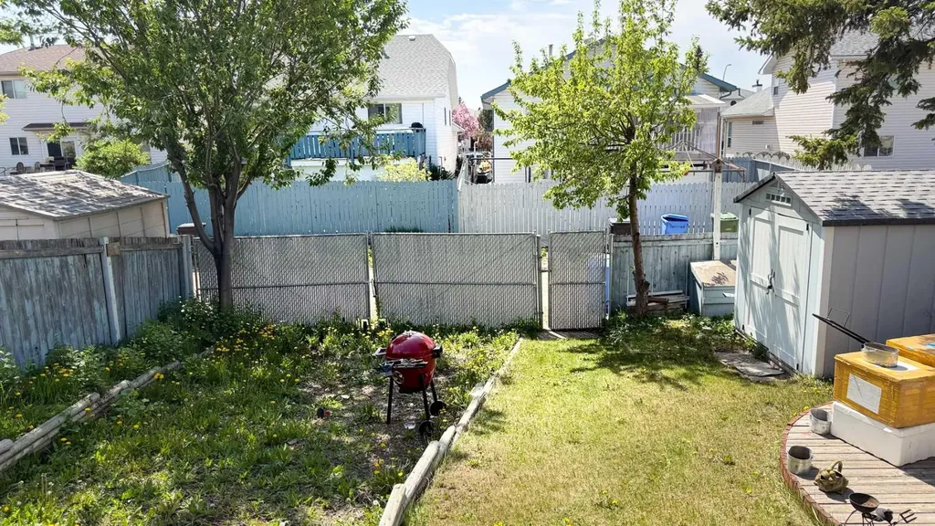 49 Applewood Court SE Calgary AB T2A 7P7