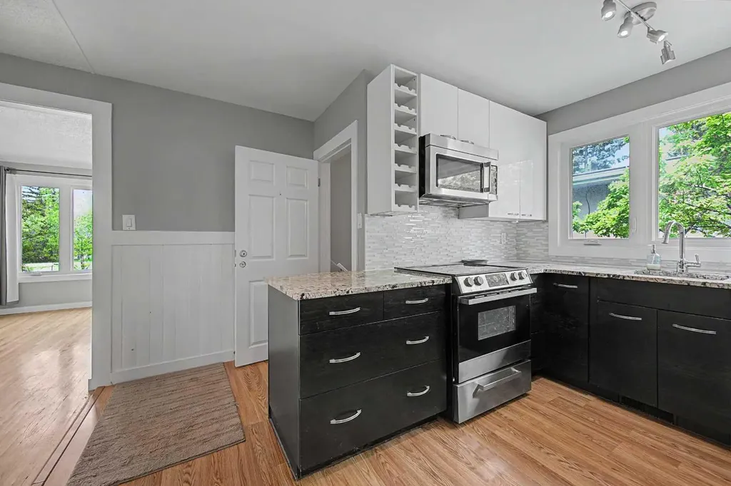 6322 37 Street SW Calgary AB T3E 5M8