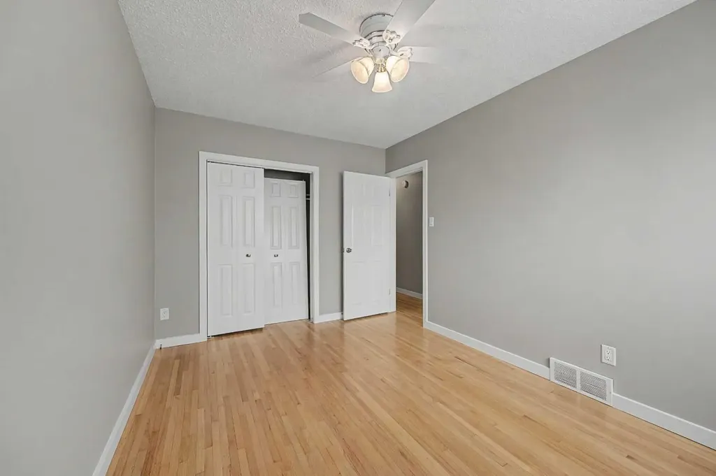 6322 37 Street SW Calgary AB T3E 5M8