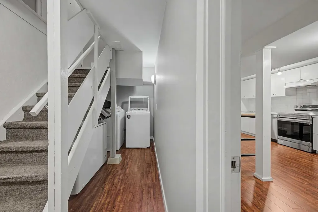 6322 37 Street SW Calgary AB T3E 5M8
