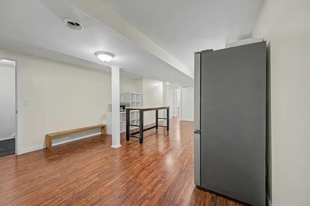6322 37 Street SW Calgary AB T3E 5M8