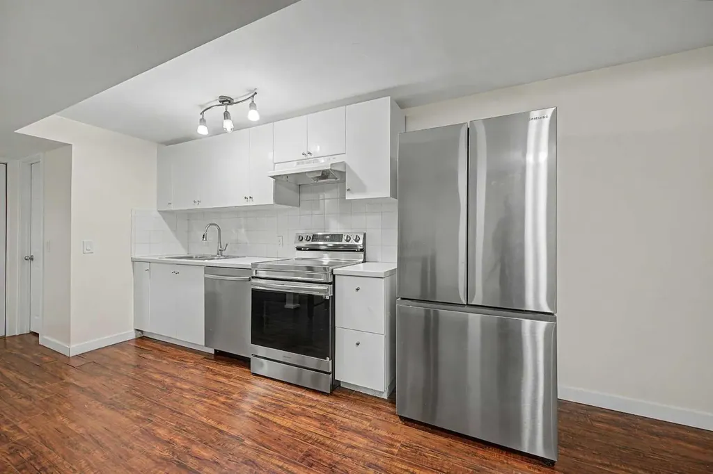 6322 37 Street SW Calgary AB T3E 5M8