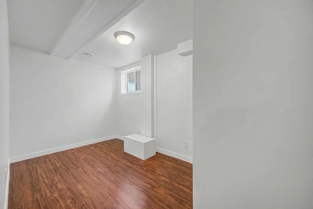 6322 37 Street SW Calgary AB T3E 5M8